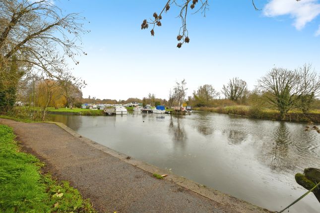 66, River Meads, WARE photo 3