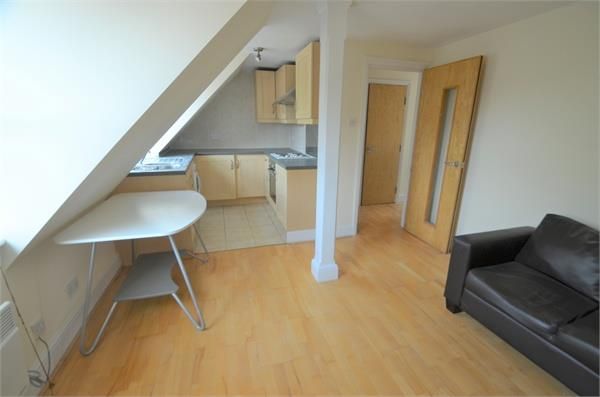 Flat to rent in Daws Lane, Mill Hill