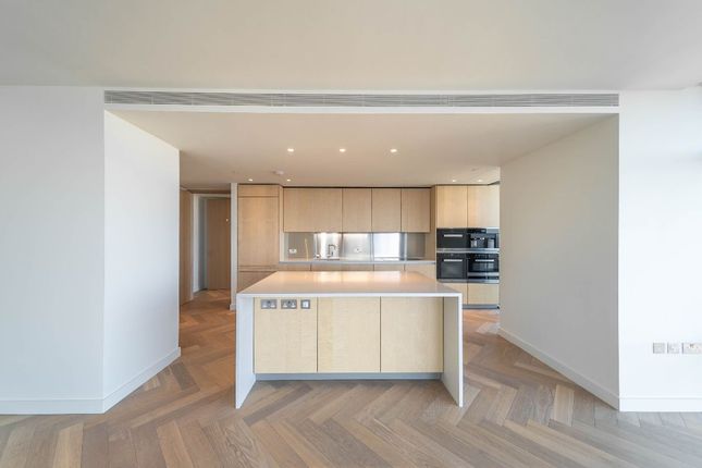 Flat for sale in Principal Tower, London