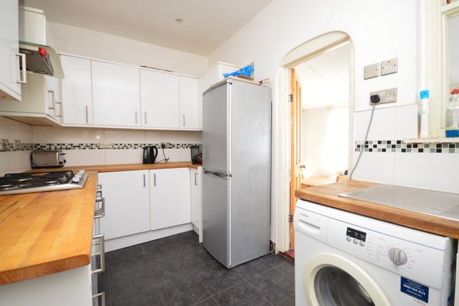 25 Hesperus Crescent, Isle of Dogs, London photo 4