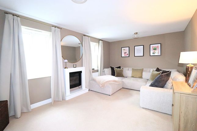 Sandy Lane, Farnborough photo 4