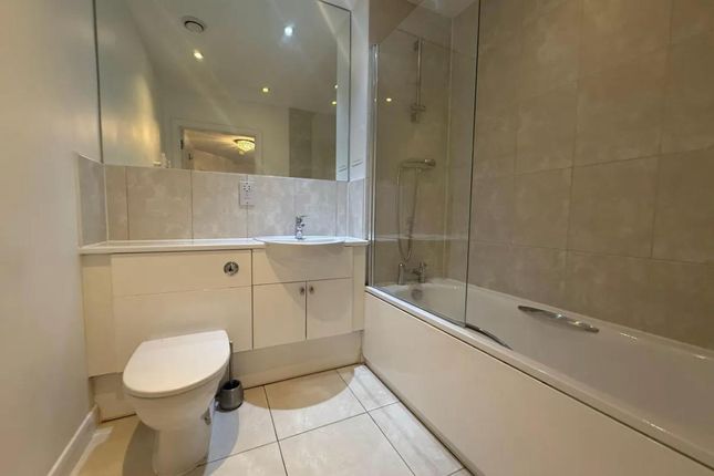 106, Featherstone Road, Southall photo 3