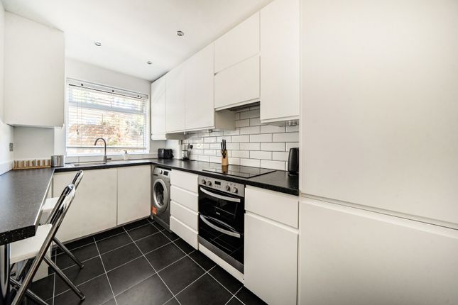 81, Rowan Close, London photo 4