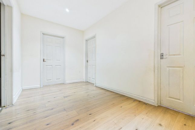 Flat 2 86-90,, High Street, Middlesex photo 3