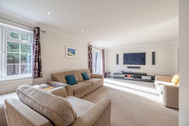 9, Ruscombe Gardens, Datchet photo 2