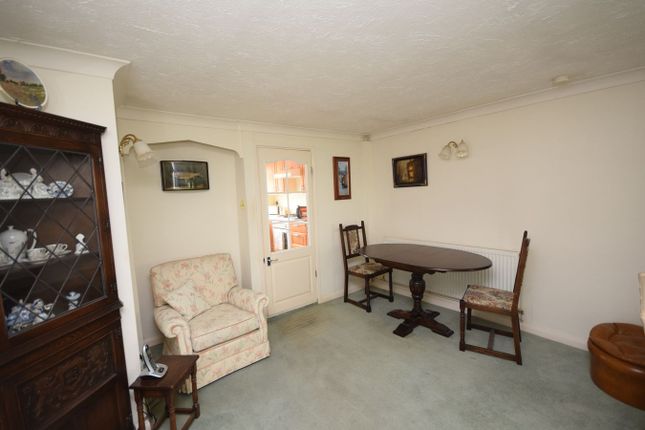 42, Wings Road, Surrey photo 4