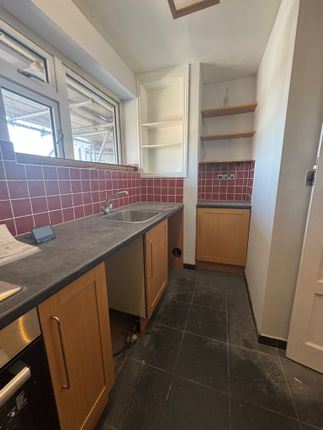 6, South Lodge Avenue, Mitcham photo 4