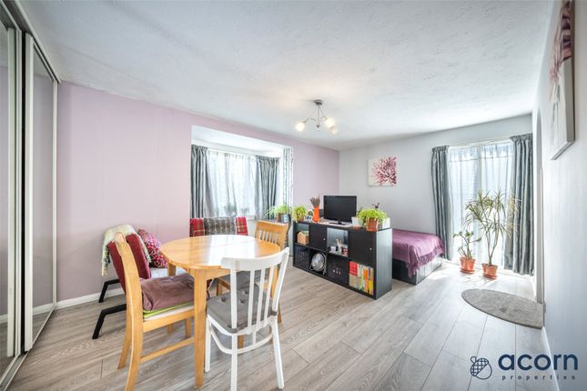 2, Beaumaris Green, London photo 2