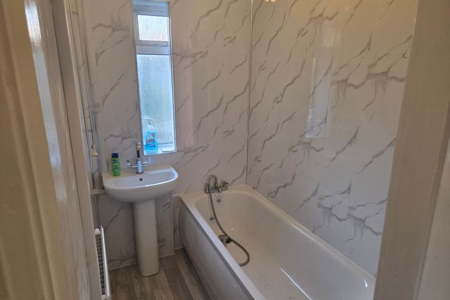 41, Grange Road, Oldswinford photo 5