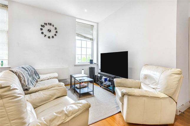Flat for sale in Clapham Common South Side, London