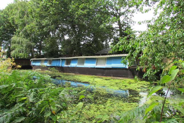 Thumbnail Houseboat for sale in Scotland Bridge Lock, Addlestone