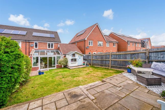 8, Whiteland Way, Waterlooville photo 2