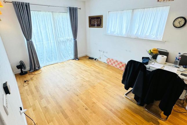 Flat 19, 19-21, Western Road, Southall photo 2