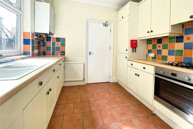 Room 5, 2, Queens Road, Surrey photo 3