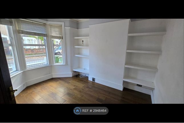 Tweedmouth Road, London photo 4