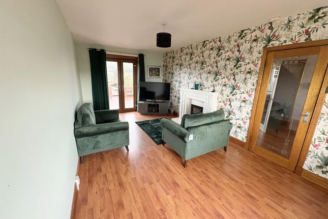 32 Clark Crescent, Stevenston photo 3