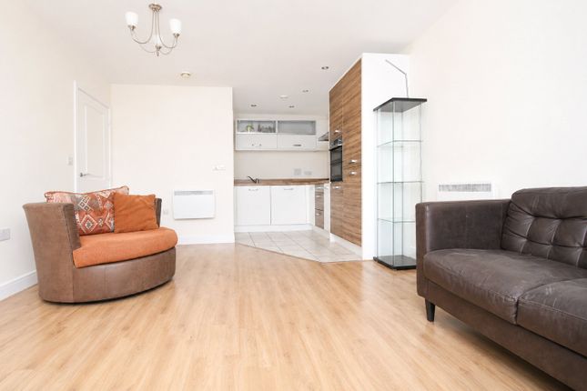 40 Lynx Court,, Wallis Square, Hampshire photo 3
