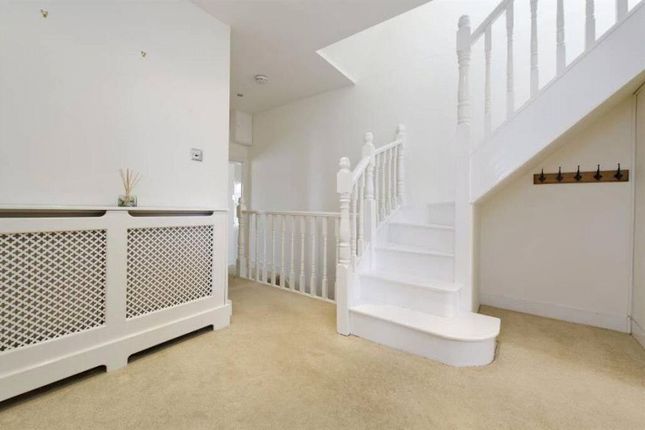 Flat A, 50, North Worple Way, London photo 3