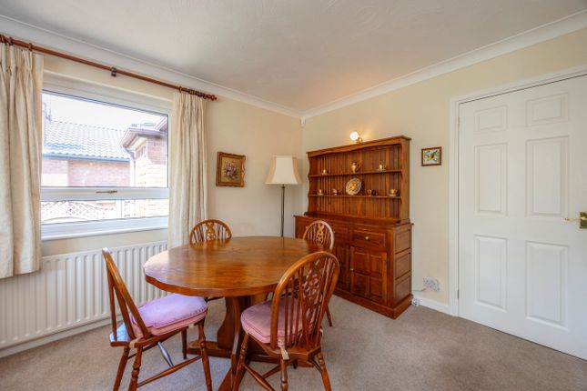 24, Ingswell Drive, Wakefield photo 4
