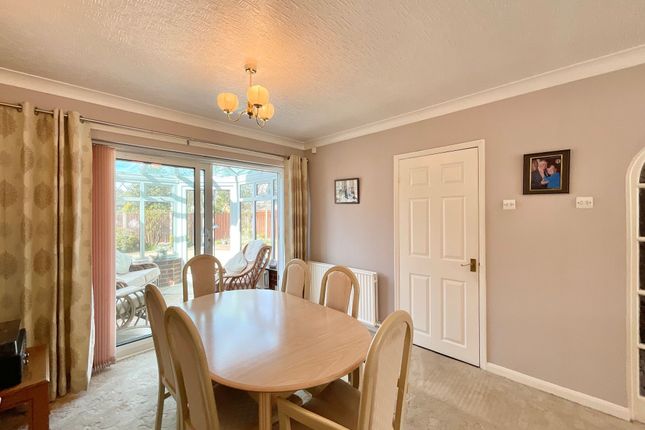 7 Wellyards Close, Stafford photo 3