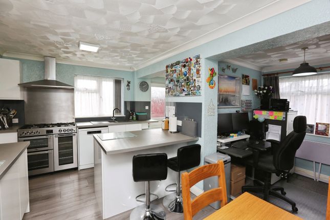 22, Warren Avenue, Eastleigh photo 4