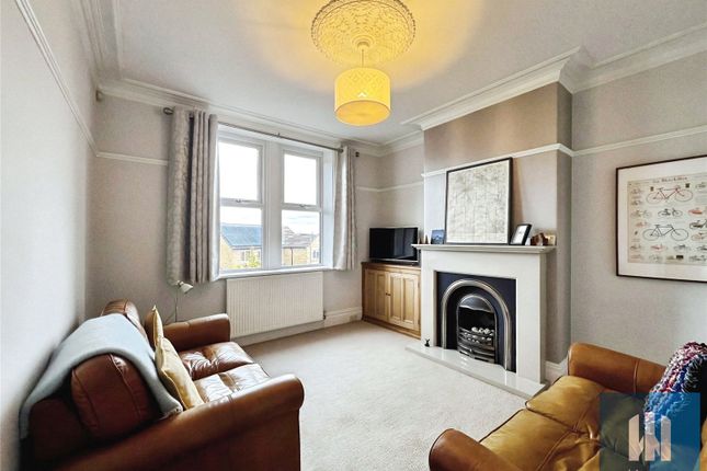 19, Hopton Lane, Mirfield photo 3