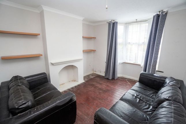 31 Spring Gardens Road, High Wycombe photo 2