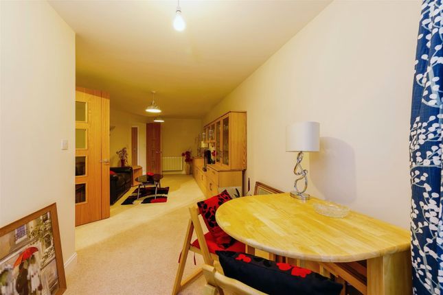 Flat for sale in Shackleton Place, Devizes, Wilts