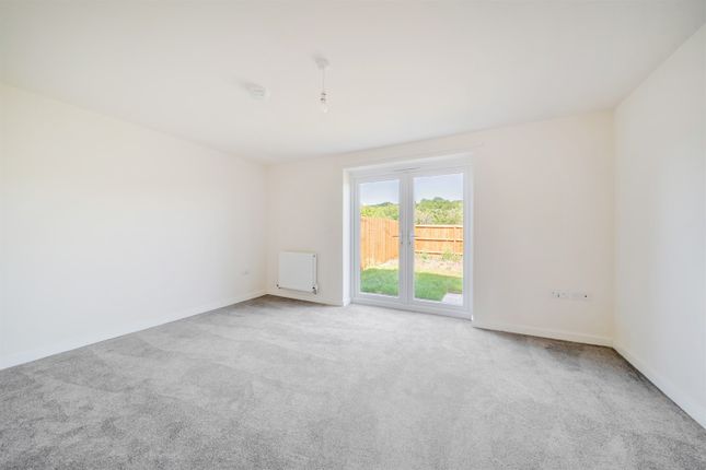 27, Taylor Way, Gedling, Nottingham photo 5