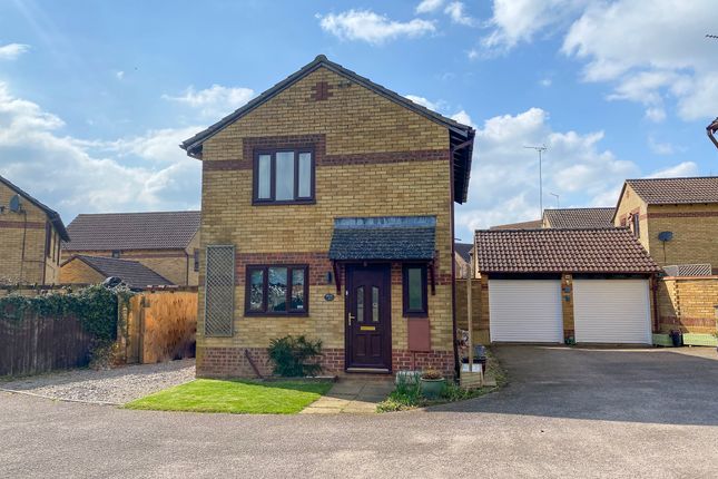 Detached house to rent in Oak Drive, Woodford Halse, Northants.