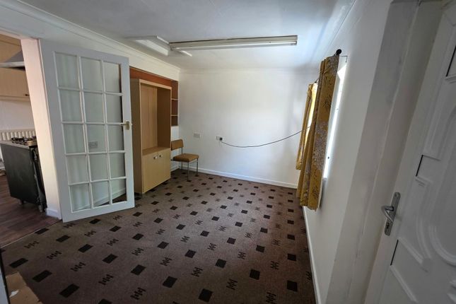 76, Sowden Road, Bradford photo 3