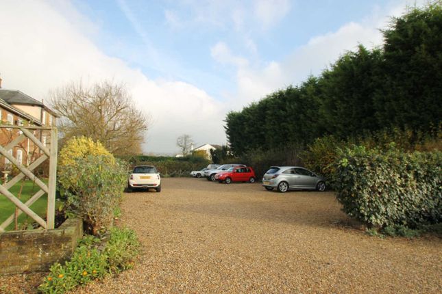 Flat for sale in Tring Station, Tring