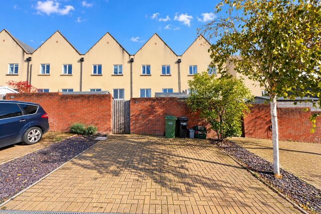 Ricardo Drive, Dursley photo 2