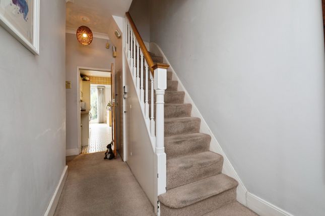 25, Windermere Gardens, Ilford photo 2