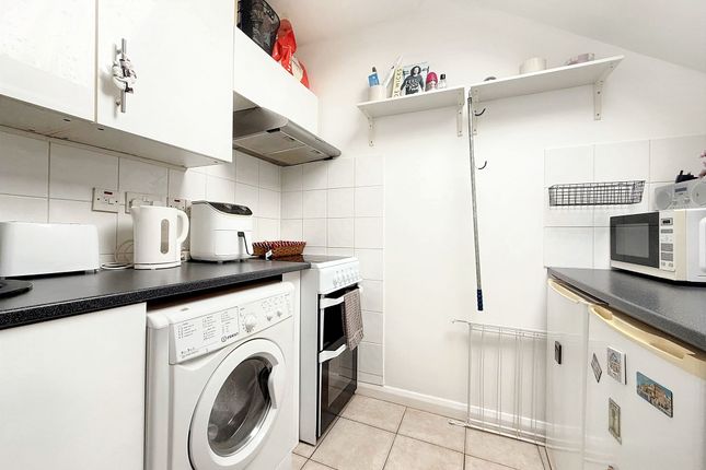 Flat 5, Nicholls Court 2c Nicholls Avenue, Uxbridge photo 4