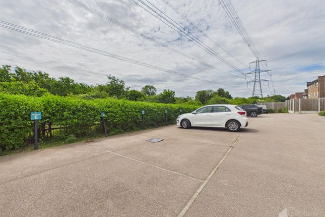 21, Cotswold Drive, Great Ashby, Stevenage photo 4