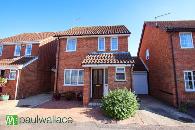 Link-detached house for sale in Hollyfields, Broxbourne