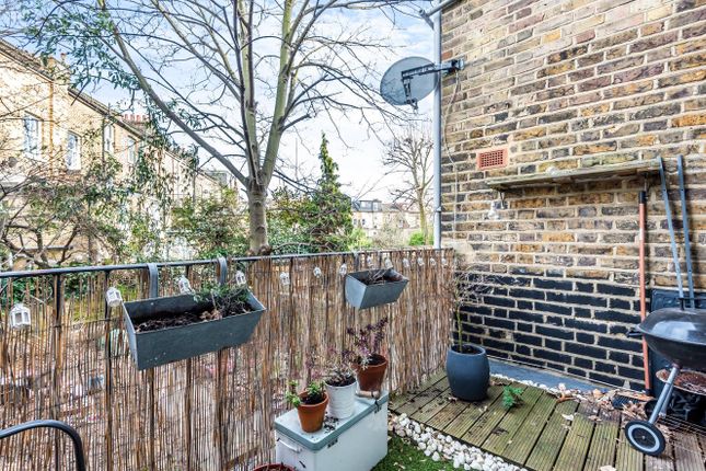 Flat for sale in St. Thomas's Road, London