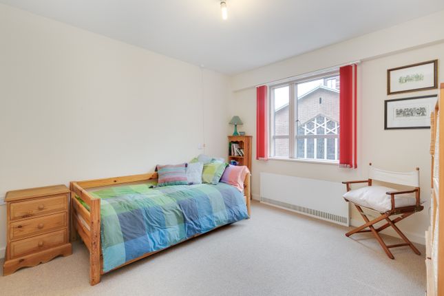 Flat for sale in Fann Street, London