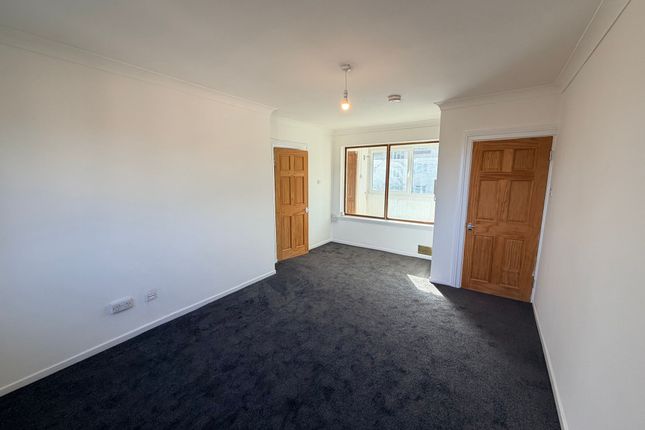 36 Lambourne Way, Newport photo 3