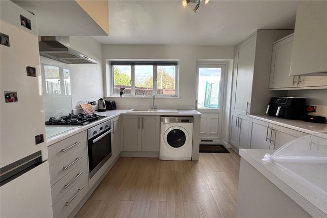13, Wren Way, Farnborough photo 2