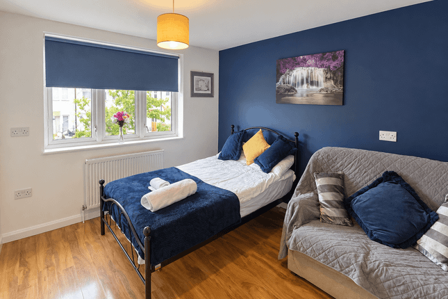 59 Fernbank Avenue, Wembley photo 3