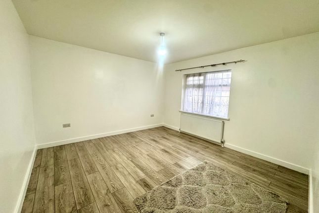 Brocket Way, Chigwell photo 4