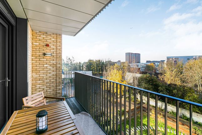 Flat 18, Kempton House, 122, High Street, Surrey photo 2