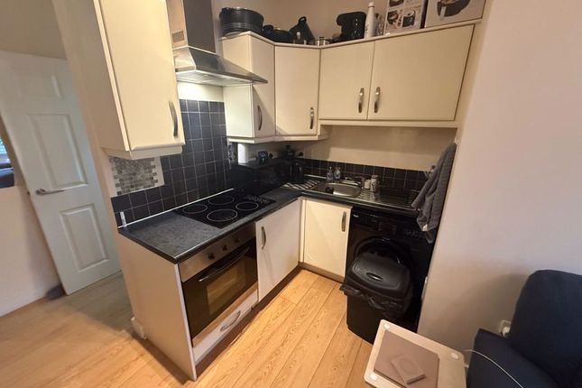 Flat 6,, Briarfield Gardens, Huddersfield photo 4