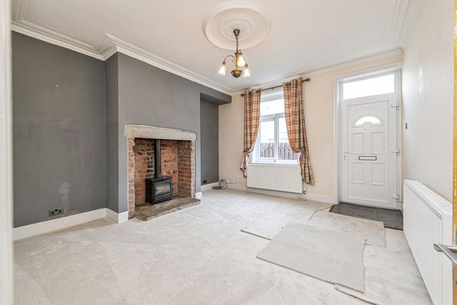 38, Woodhall Avenue, Bradford photo 3