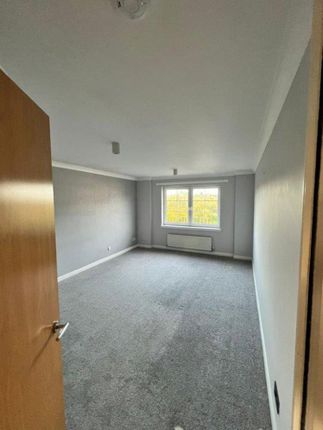Mackie Place, Top Floor, Westhill, AB32, Westhill photo 3
