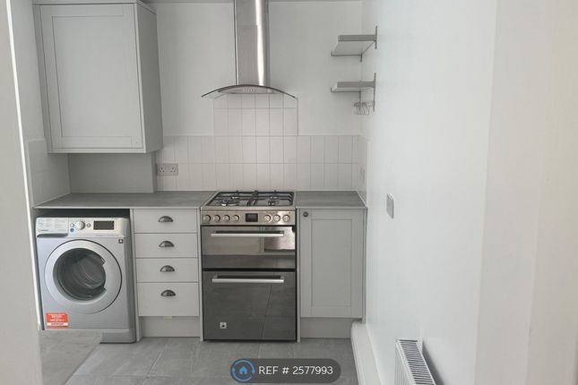 Kitchen Photo 1