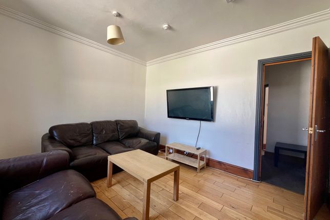 72a, LEEDS photo 2