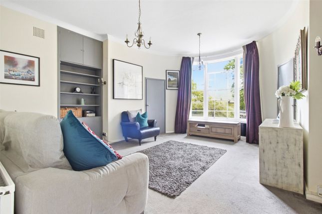 Flat 2, 8, Highbury Place, London photo 3